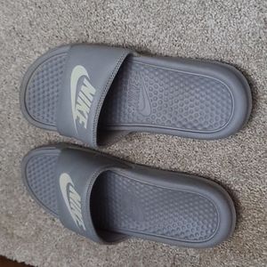 Gray, Nike slides, size 7